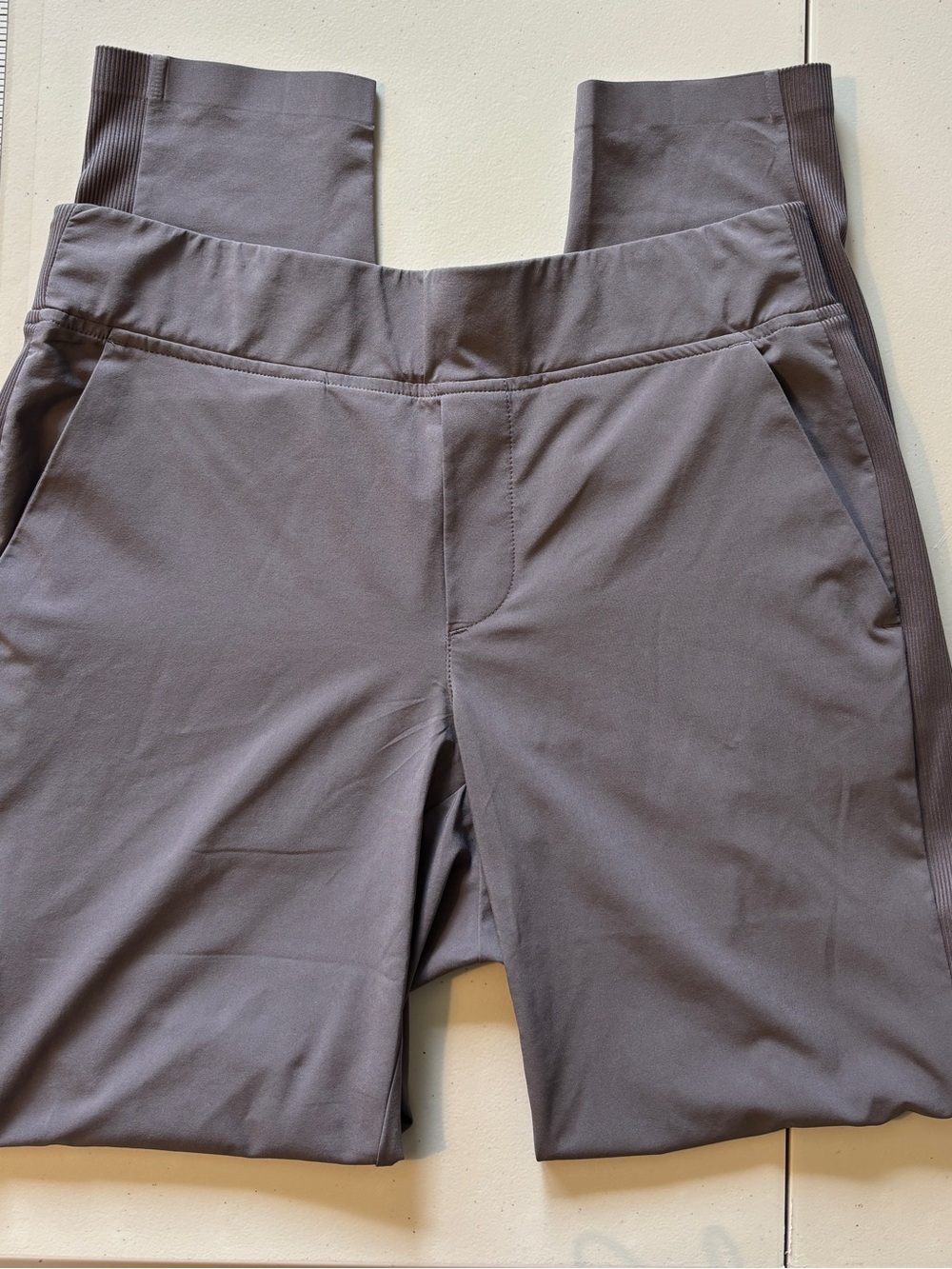 Athleta Brooklyn Ankle Pants Size 4 Grey Pull On Travel Silky Athleisure Slim - Picture 14 of 16